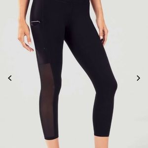 Fabletics Mila high-waisted pocket capri